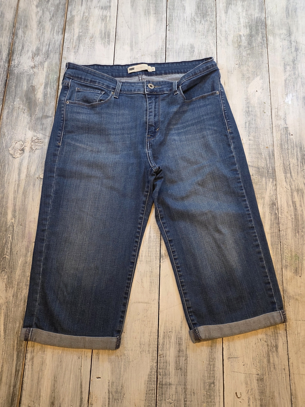 Levi's Women's Classic Capri Blue Cropped Rolled-Hem Jeans sz 12/31